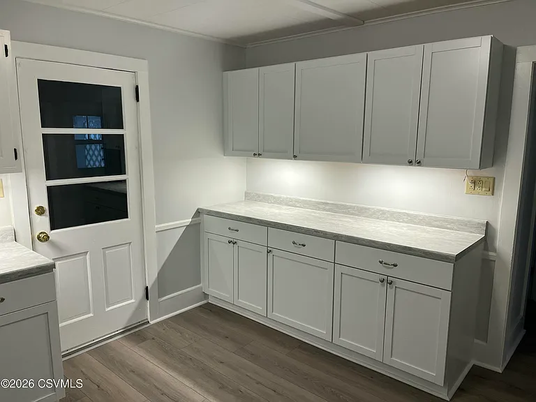 468 Railroad St — Photo 9