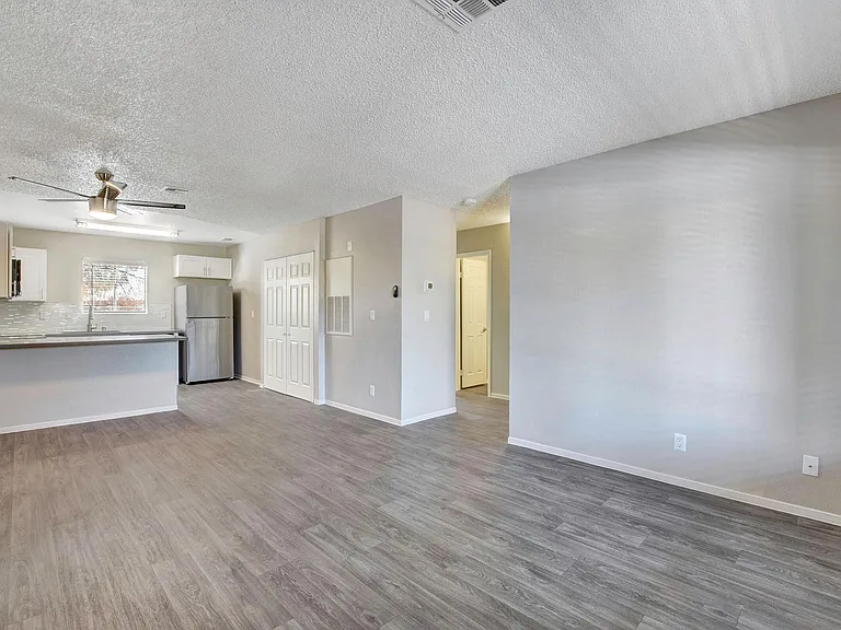 SPACIOUS LIVING ROOM