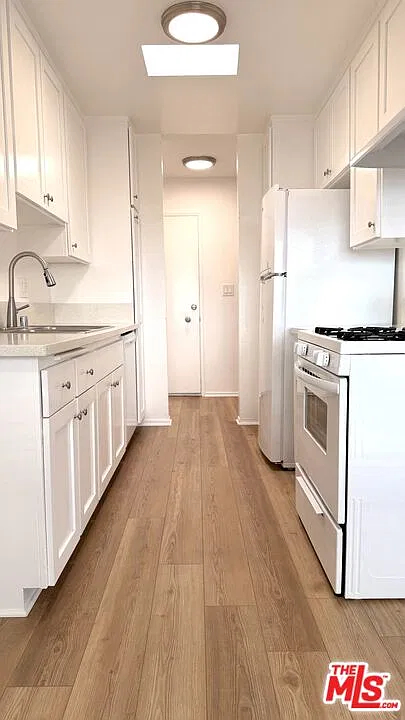 2 bed, 2.0 bath, 850 sqft, $3,125 — Photo 1