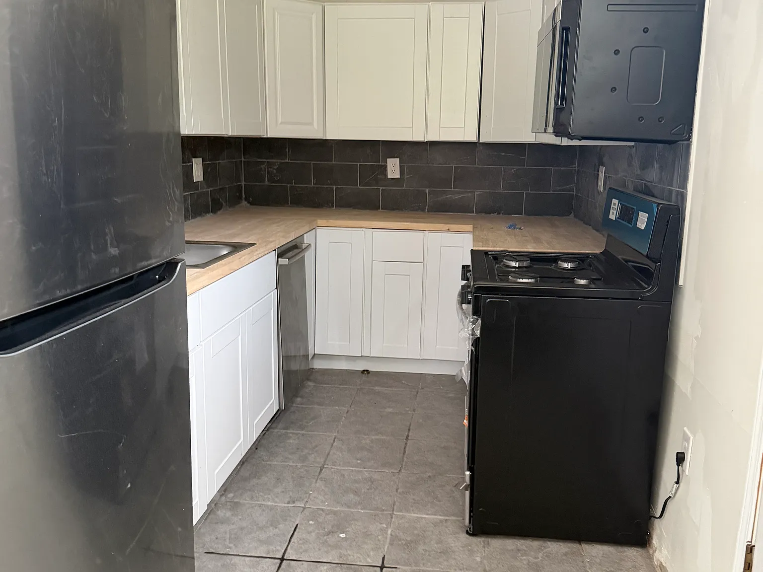 3 bed, 1869 sqft, $2,500 — Photo 3