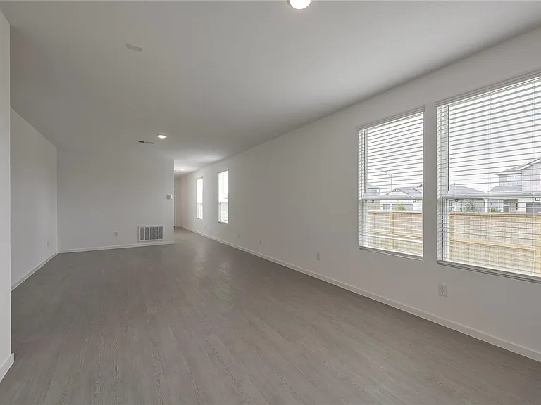 905 Silver Buckle Ln — Photo 8