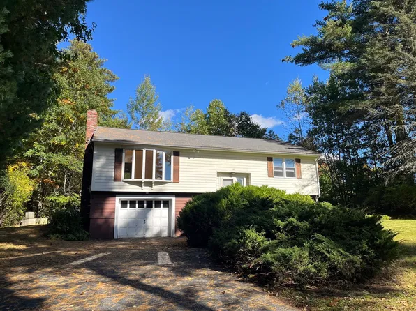 10 Douglas Dr, Ayer, MA 01432
