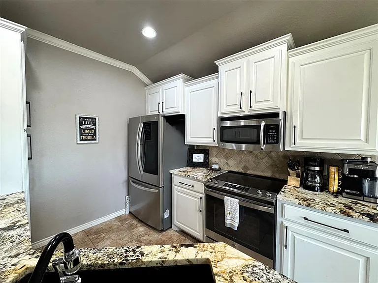 374 Miss Ellie Ln — Photo 2