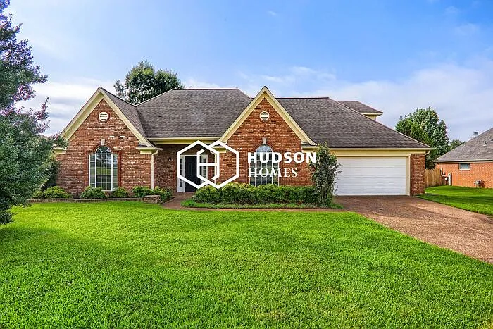 4 bed, 2.0 bath, 2699 sqft, $2,325 — Photo 1