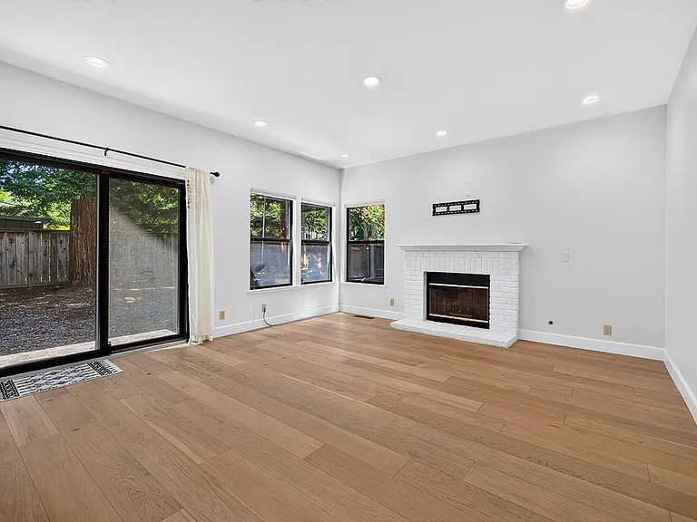 133 Madrid Way — Photo 37