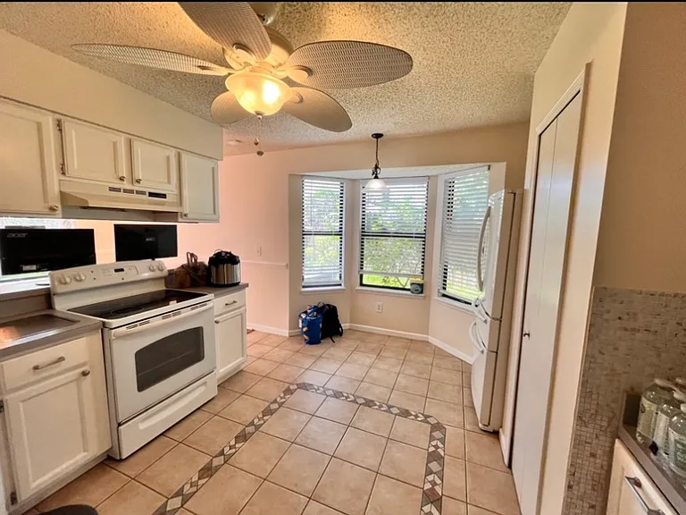 180 Annandale Dr W — Photo 10