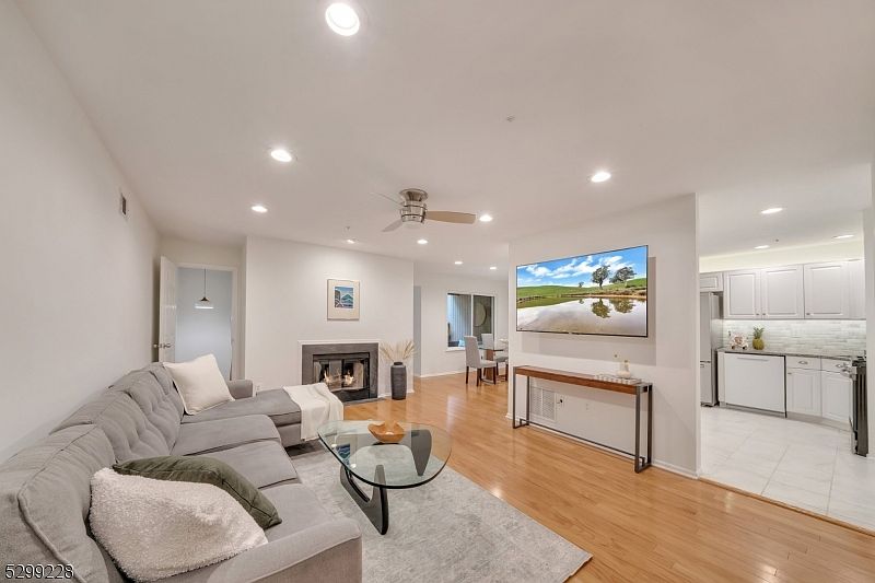 1st image of 10 Mcchesney Ct #10