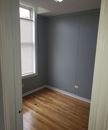 3rd image of 620 N Hamlin Ave