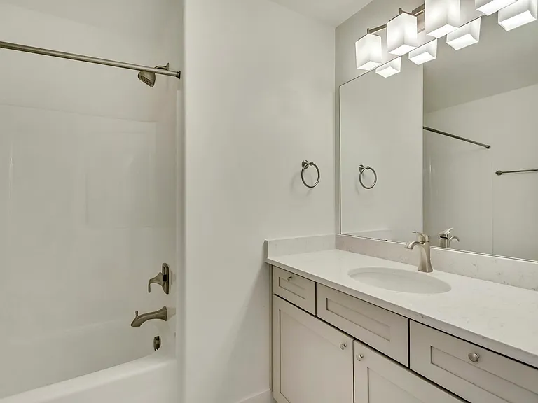 Full Bathroom #2