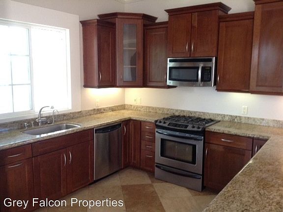 3rd image of 601 Sunset Dr Unit B