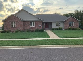 1704 Autumn Rdg, Washington, IL 61571