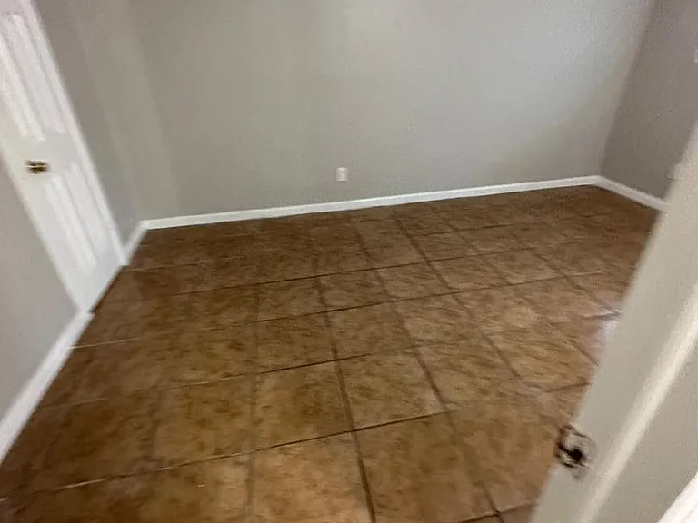 2851 Sophia St — Photo 35