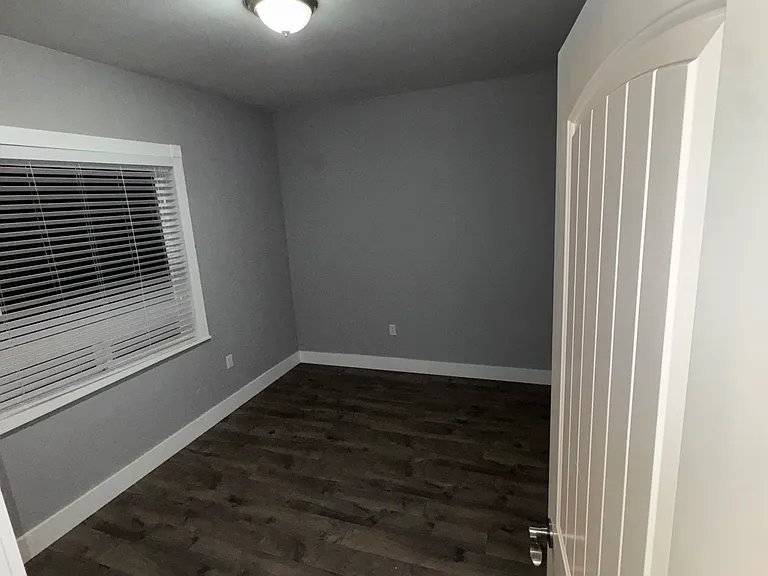 923 Military Rd E — Photo 11