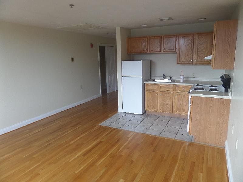 2nd image of 15A Pearl St #22
