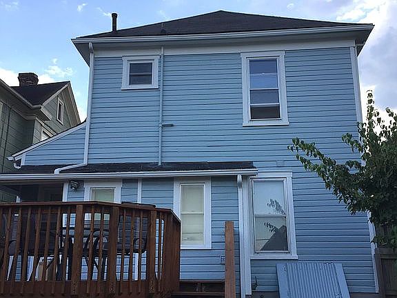 2nd image of 627 Mountain Ave SW