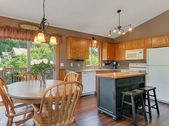 Kitchen & dining area!