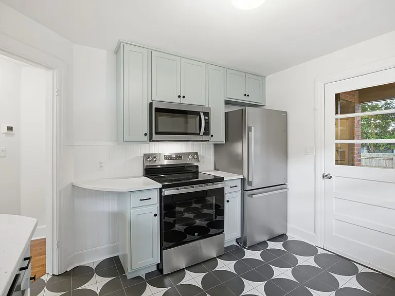 612 S 6th St — Photo 3