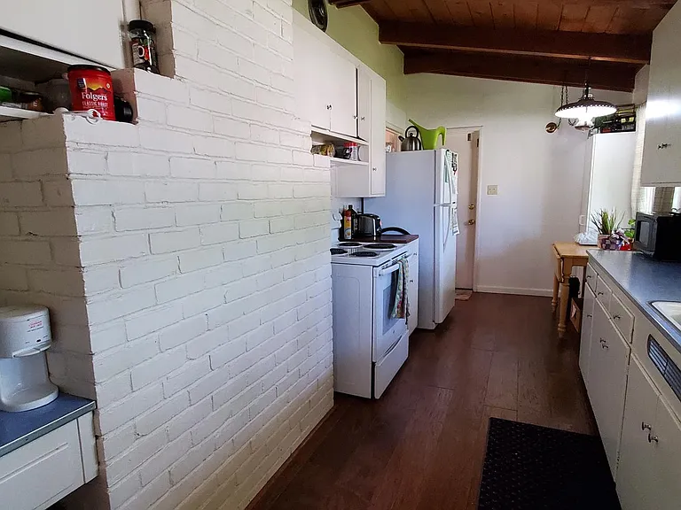 619 Amherst Dr — Photo 3
