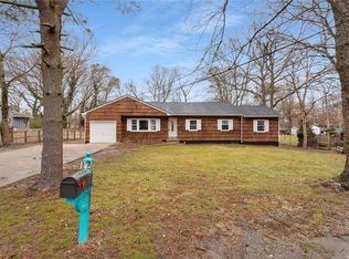 17 Chestnut St, Central Islip, NY 11722