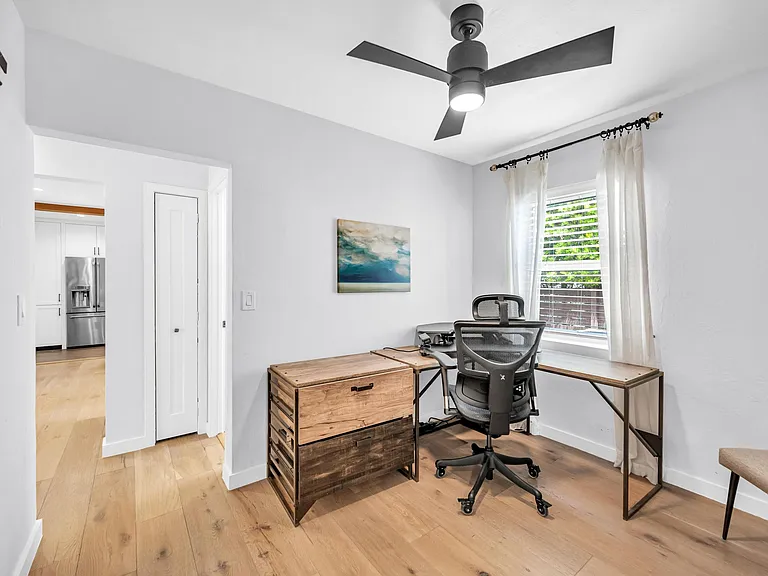 748 NE 17th Way — Photo 34