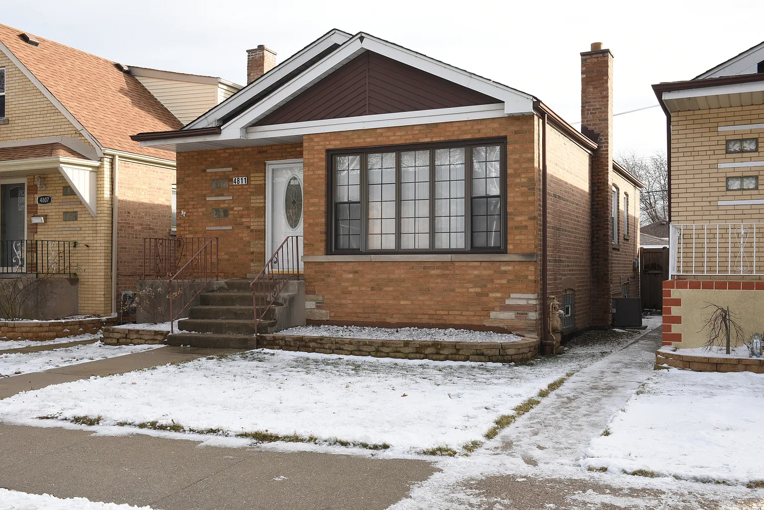 4811 S Leamington Ave photo 1