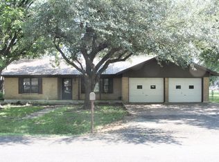 302 E Old County Rd, Granger, TX 76530