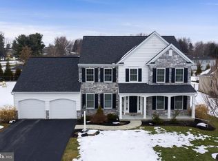 302 Fieldgate Dr, Lancaster, PA 17603