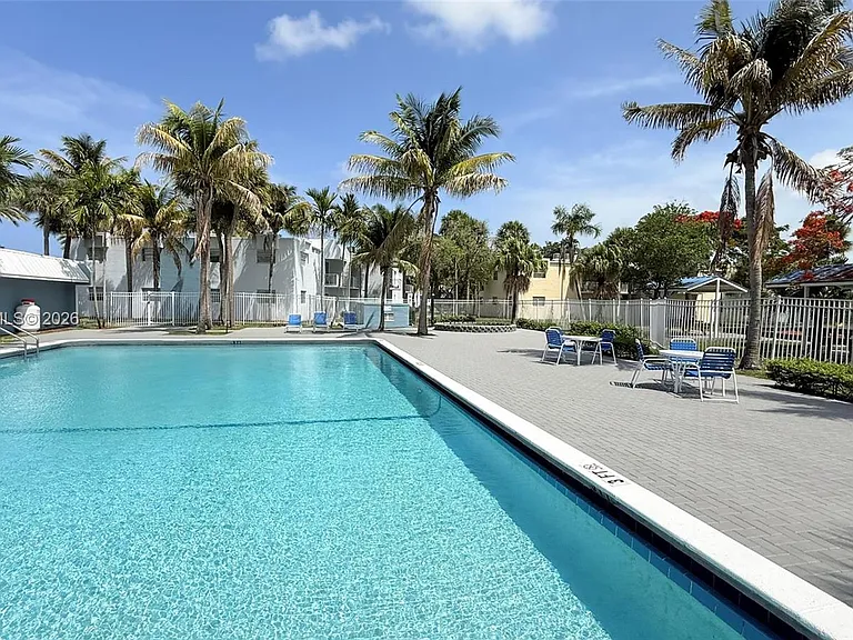 415 Executive Center Dr #203 — Photo 28