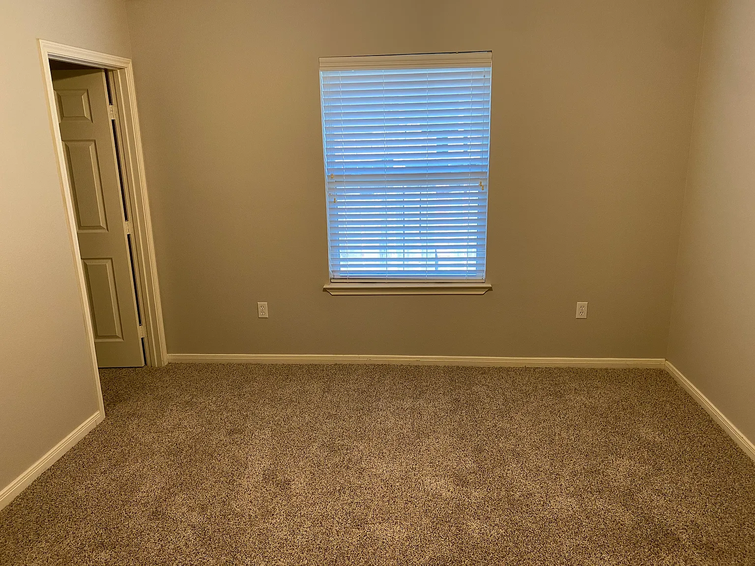 4 bed, 1945 sqft, $2,500 — Photo 3