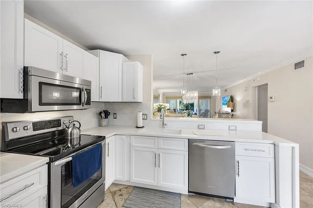 2 bed, 2.0 bath, 1213 sqft, $7,000 — Photo 3
