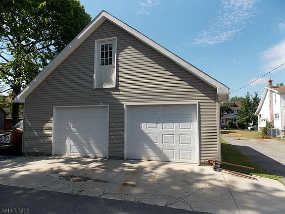 4th image of 1102 Maple Ave