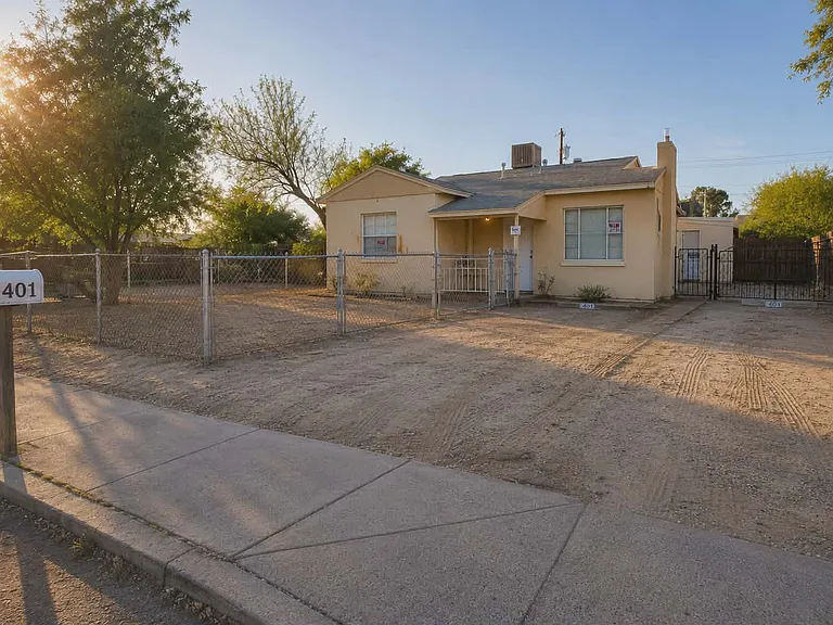 401 E Pastime Rd — Photo 1