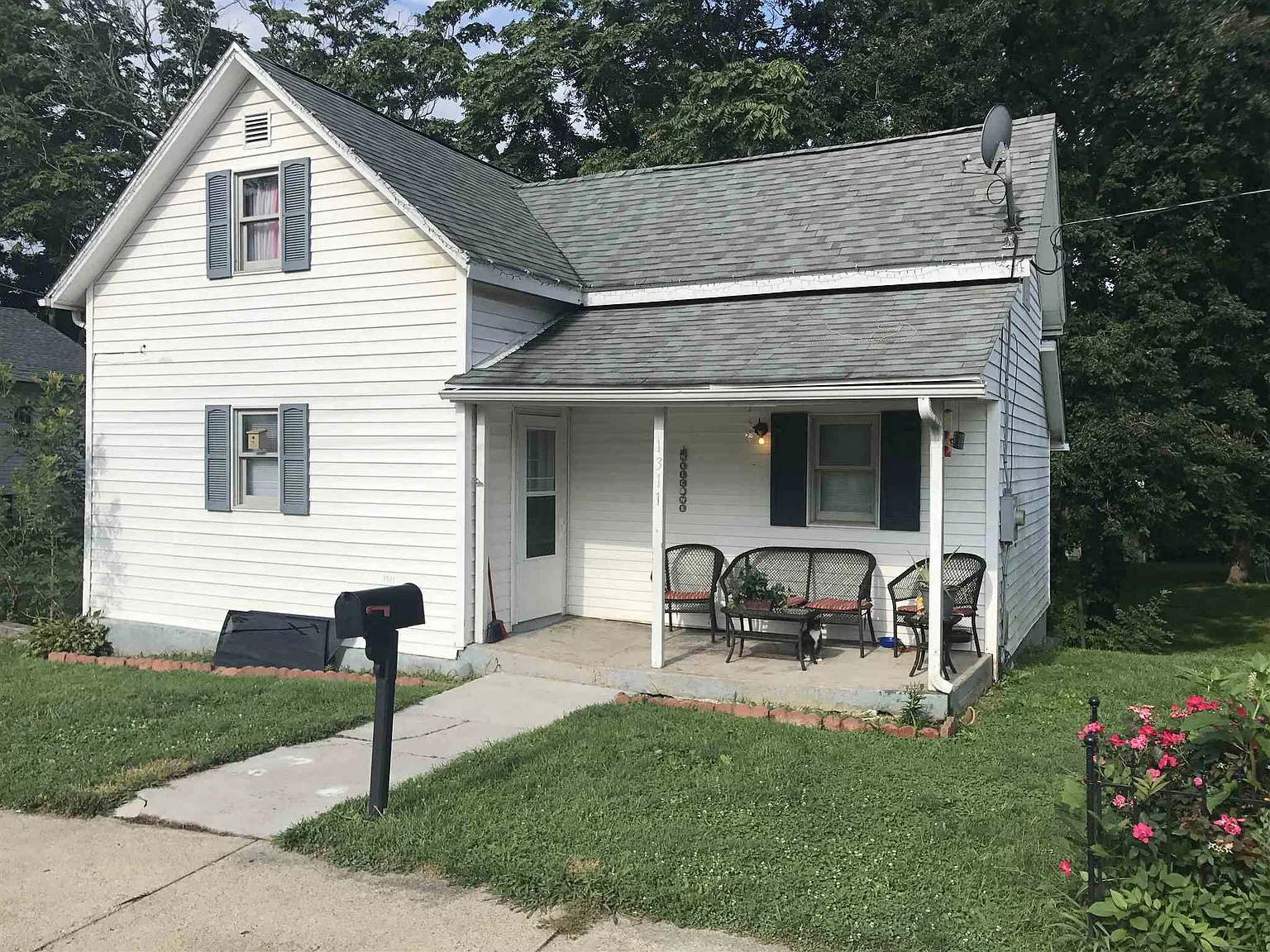 1311 R St photo 1