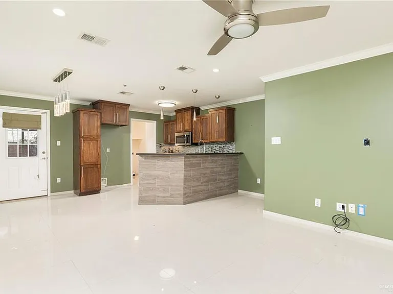 103 S 48th Ln #1 — Photo 4