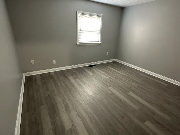 639 Scriven Ave — Photo 7