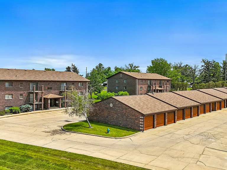 Westgate Apartments — Photo 40