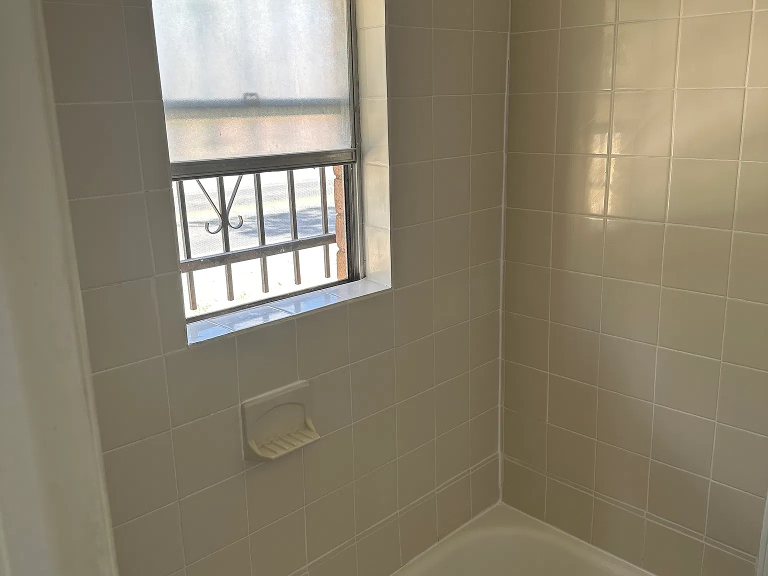 3 bed, 1.5 bath, 1070 sqft, $1,400 — Photo 2
