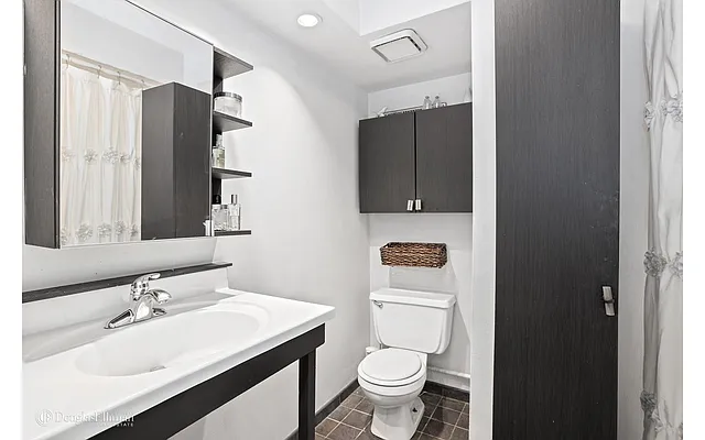 Rented by Douglas Elliman | media 5