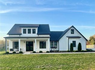 462 E Johnson Ave, Cave Springs, AR 72718