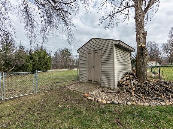 5th image of 4902 Sassafras Dr