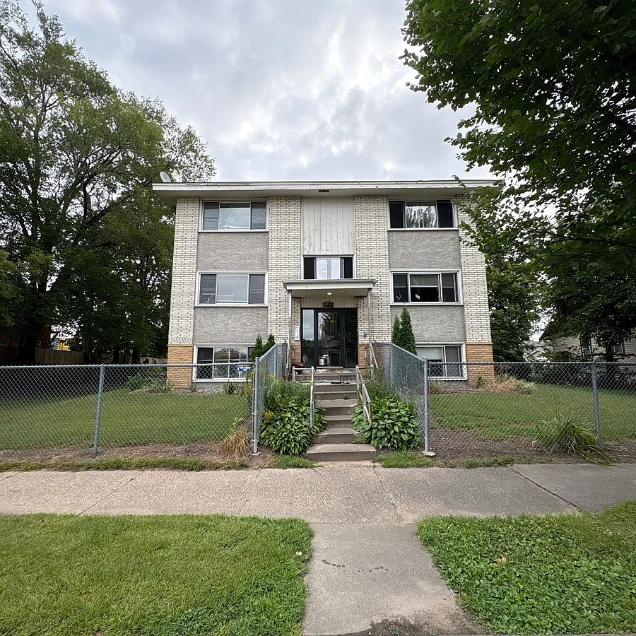 Building Photo - 3021 Longfellow Ave S