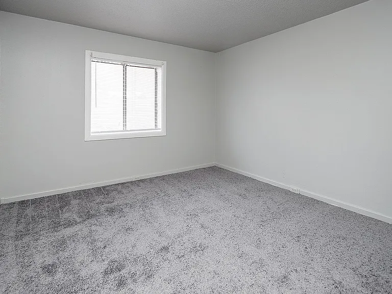 Lynnwood Garden Apartments — Photo 38