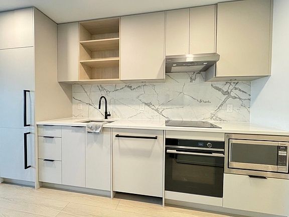 5th image of 422 E 3rd St #309