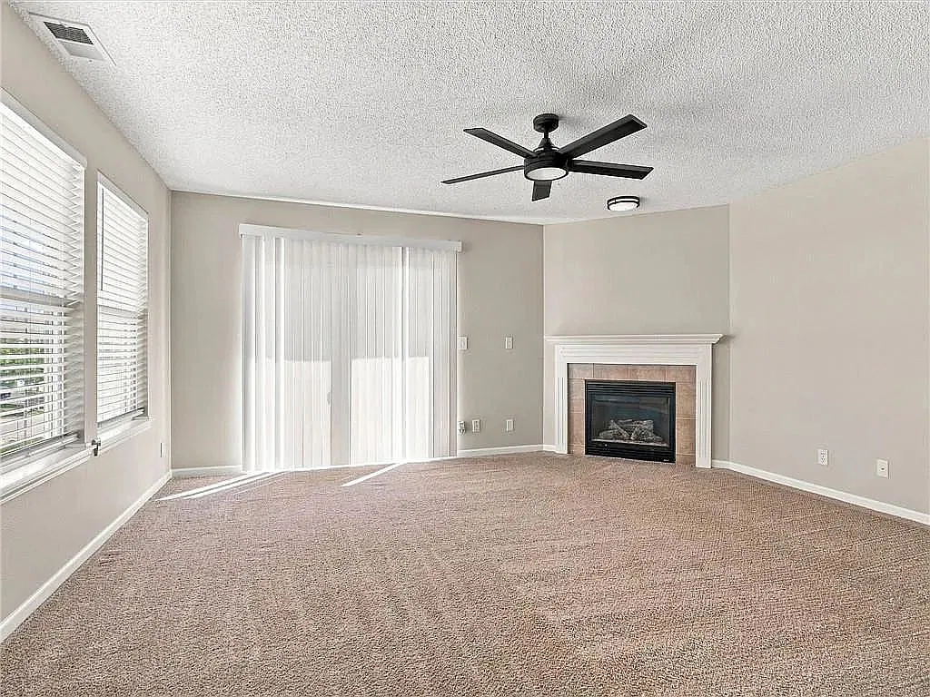 3 bed, 2.5 bath, 1500 sqft, $1,800 — Photo 3