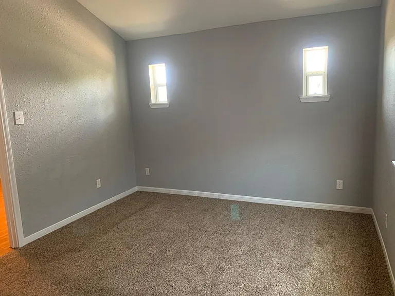719 W Orleans St #B — Photo 14