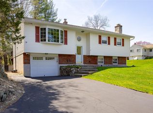 64 Long Meadow Dr, Staatsburg, NY 12580
