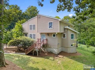 124 Deer Trl N, Ramsey, NJ 07446