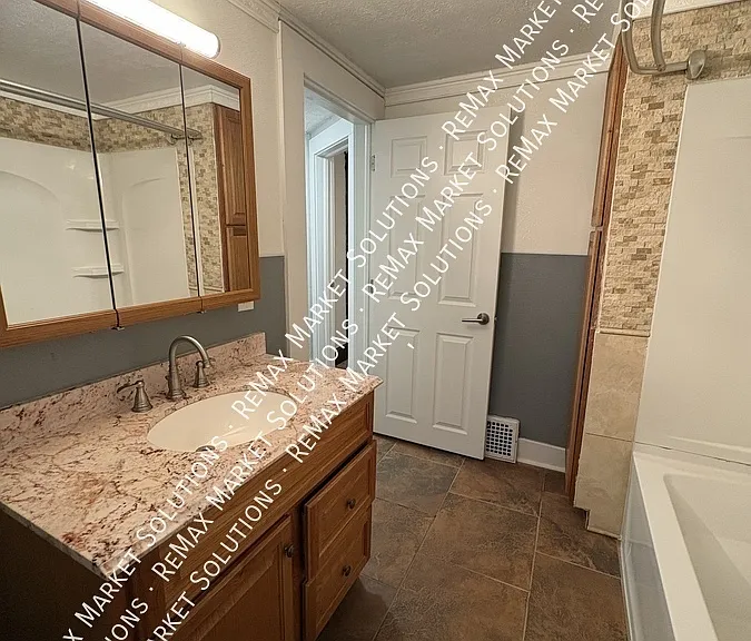 979 Neptune Ave — Photo 16