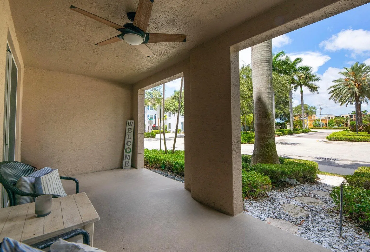 3 bed, 2.0 bath, 1367 sqft, $3,499 — Photo 4