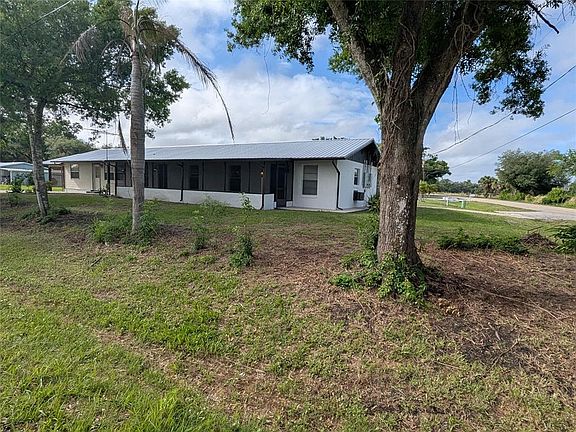 4th image of 2279 SE Carlstrom Field Rd